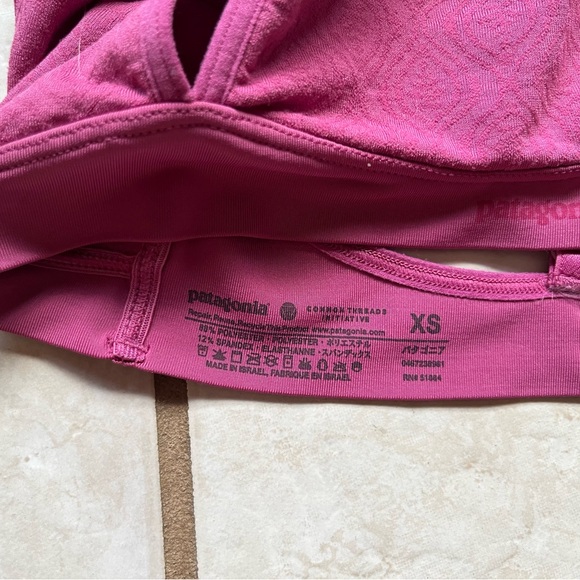 Patagonia Barely XS raspberry bralette - Picture 3 of 4